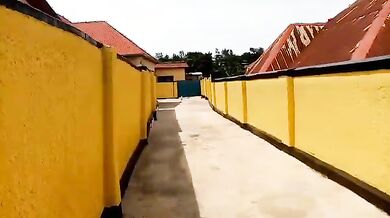 Inzu Irakodeshwa amacye 350k